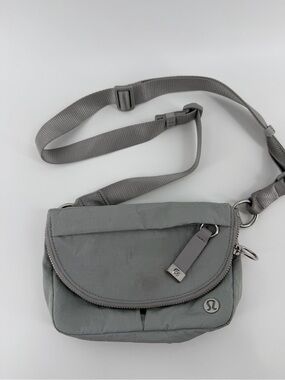 Lululemon All Night Festival Bag 1.5L
- Small Everyday Sling